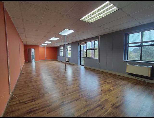 230M² OFFICE TO LET IN EPSOM DOWNS